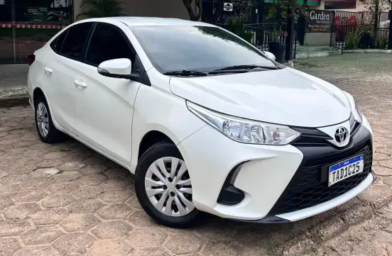 TOYOTA-YARIS-2024