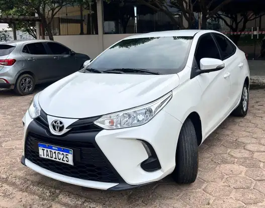 TOYOTA-YARIS-2024