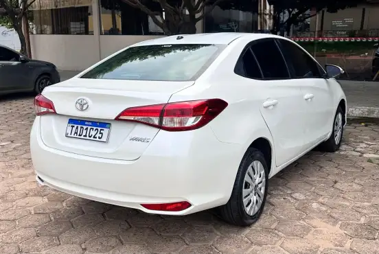 TOYOTA-YARIS-2024