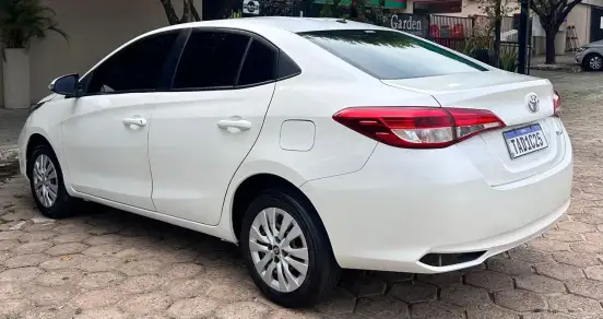 TOYOTA-YARIS-2024