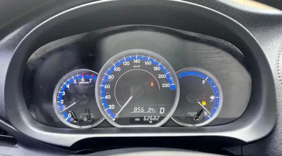 TOYOTA-YARIS-2024