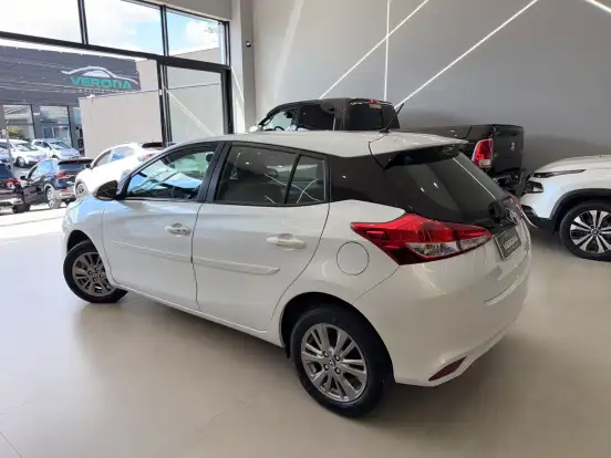 TOYOTA-YARIS-2021