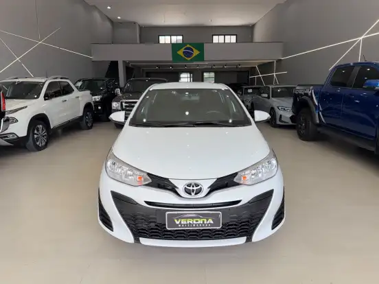TOYOTA-YARIS-2021