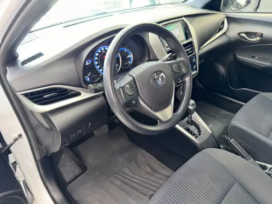 TOYOTA-YARIS-2021