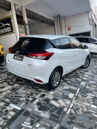 TOYOTA-YARIS-2023