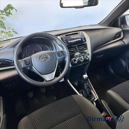 TOYOTA-YARIS-2018