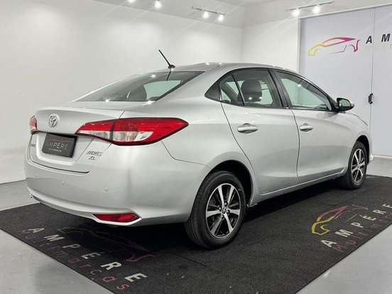 TOYOTA-YARIS-2018