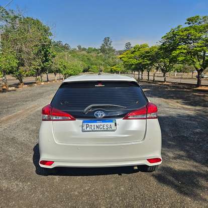 TOYOTA-YARIS-2018
