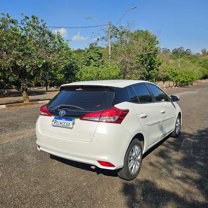 TOYOTA-YARIS-2018