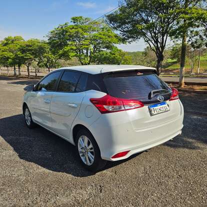 TOYOTA-YARIS-2018