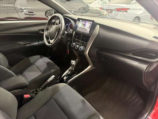 TOYOTA-YARIS-2019