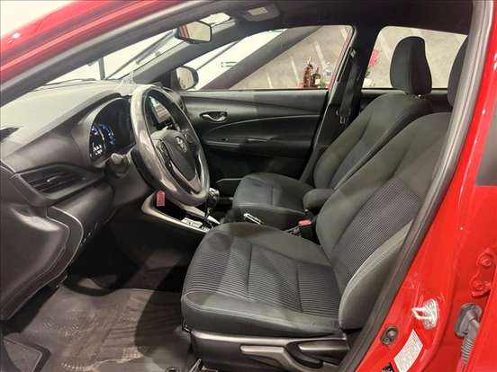 TOYOTA-YARIS-2019