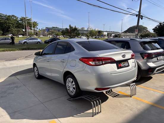 TOYOTA-YARIS-2024