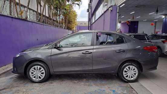 TOYOTA-YARIS-2024