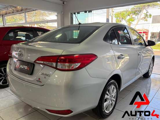 TOYOTA-YARIS-2019