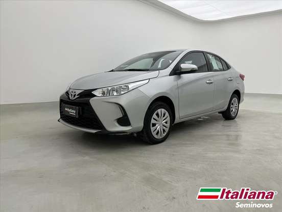 TOYOTA-YARIS-2024
