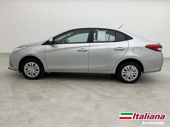 TOYOTA-YARIS-2024