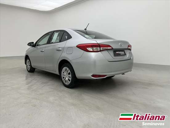 TOYOTA-YARIS-2024