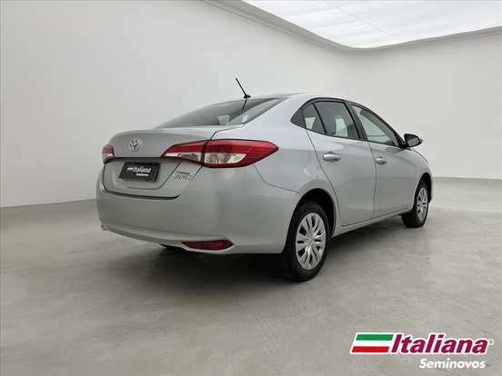 TOYOTA-YARIS-2024