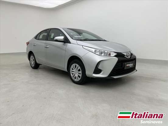 TOYOTA-YARIS-2024