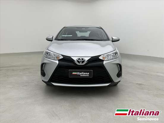 TOYOTA-YARIS-2024