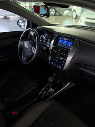 TOYOTA-YARIS-2022