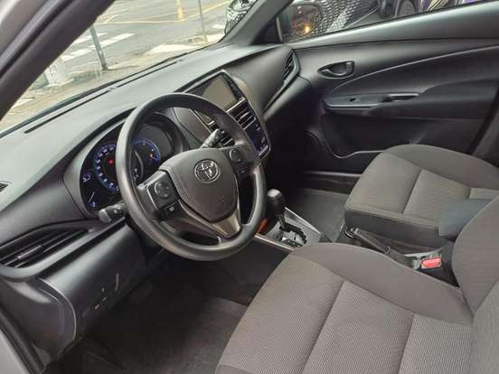 TOYOTA-YARIS-2024