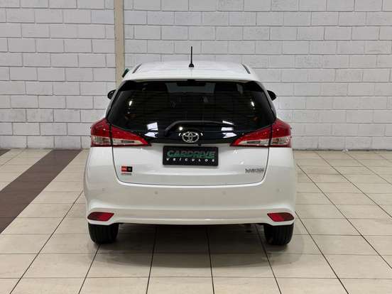 TOYOTA-YARIS-2024