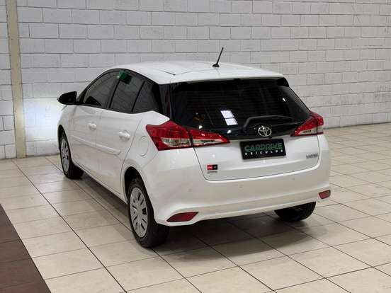TOYOTA-YARIS-2024