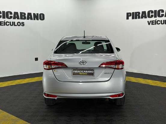 TOYOTA-YARIS-2024