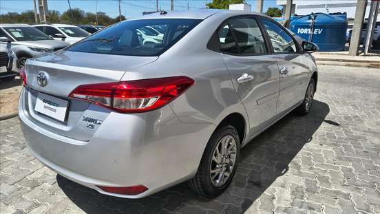 TOYOTA-YARIS-2022