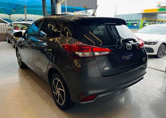 TOYOTA-YARIS-2023
