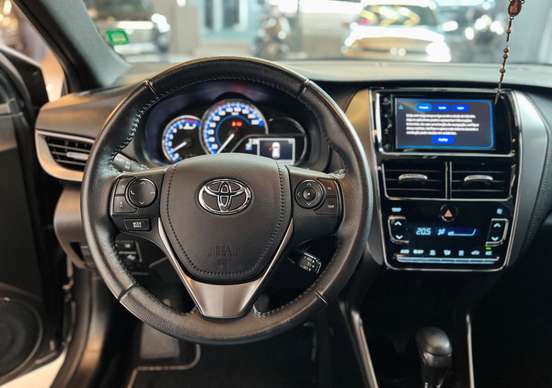 TOYOTA-YARIS-2023