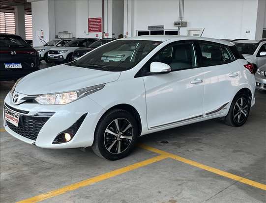 TOYOTA-YARIS-2021
