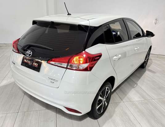 TOYOTA-YARIS-2018