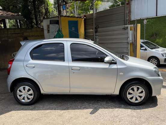 TOYOTA-ETIOS-1.3 X 16V FLEX 4P MANUAL TOYOTA-ETIOS-2016