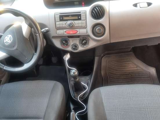 TOYOTA-ETIOS-1.3 XS 16V FLEX 4P MANUAL TOYOTA-ETIOS-2013