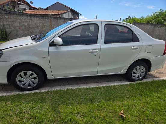 TOYOTA-ETIOS-2019
