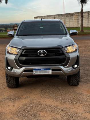 TOYOTA HILUX 2.8 D-4D TURBO DIESEL CD SR 4X4 AUTOMÁTICO