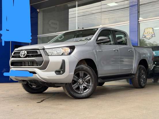 TOYOTA-HILUX-2.8 D-4D TURBO DIESEL CD SR 4X4 AUTOMÁTICO TOYOTA-HILUX-2025
