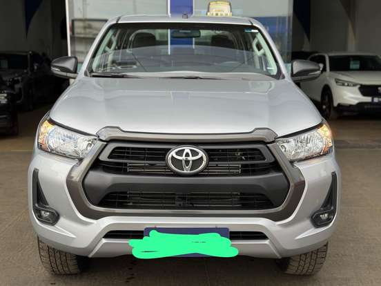 TOYOTA-HILUX-2025
