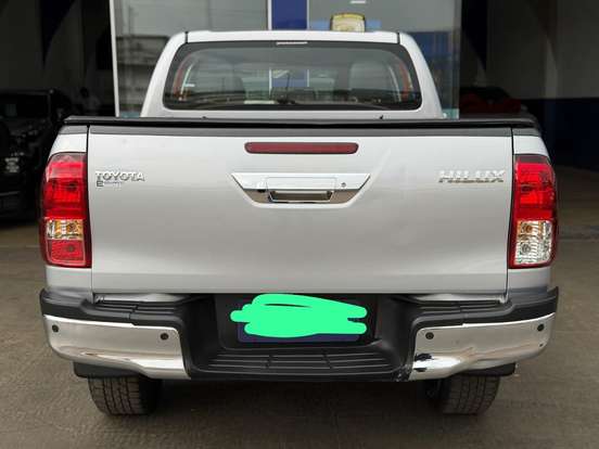 TOYOTA-HILUX-2025