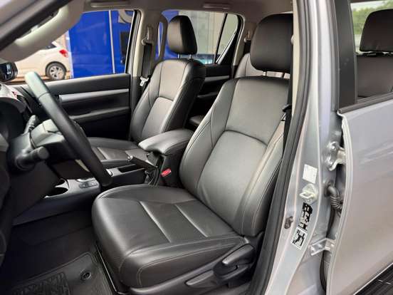 TOYOTA-HILUX-2.8 D-4D TURBO DIESEL CD SR 4X4 AUTOMÁTICO TOYOTA-HILUX-2025