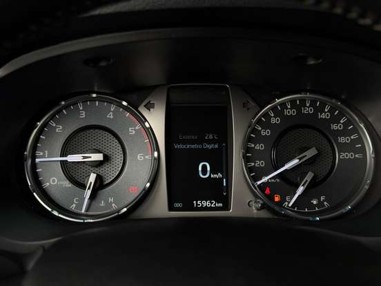 TOYOTA-HILUX-2.8 D-4D TURBO DIESEL CD SR 4X4 AUTOMÁTICO TOYOTA-HILUX-2025