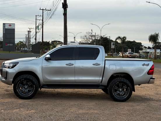 TOYOTA-HILUX-2021
