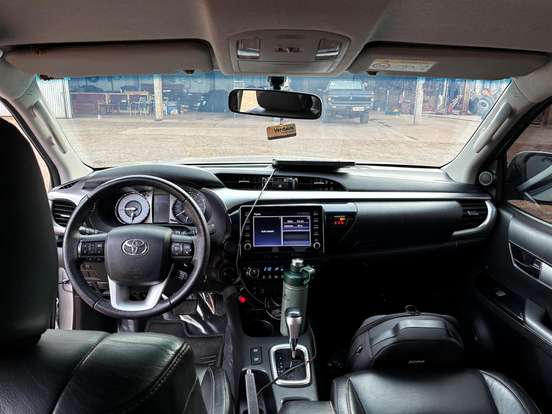 TOYOTA-HILUX-2021