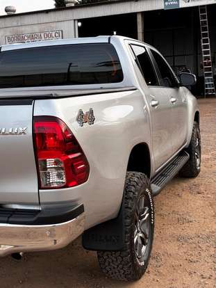 TOYOTA-HILUX-2021