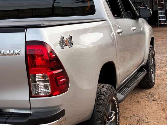 TOYOTA-HILUX-2.8 D-4D TURBO DIESEL CD SR 4X4 AUTOMÁTICO TOYOTA-HILUX-2021