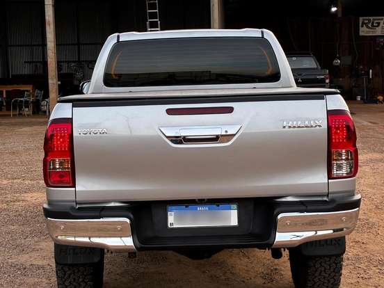 TOYOTA-HILUX-2.8 D-4D TURBO DIESEL CD SR 4X4 AUTOMÁTICO TOYOTA-HILUX-2021