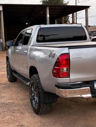 TOYOTA-HILUX-2021